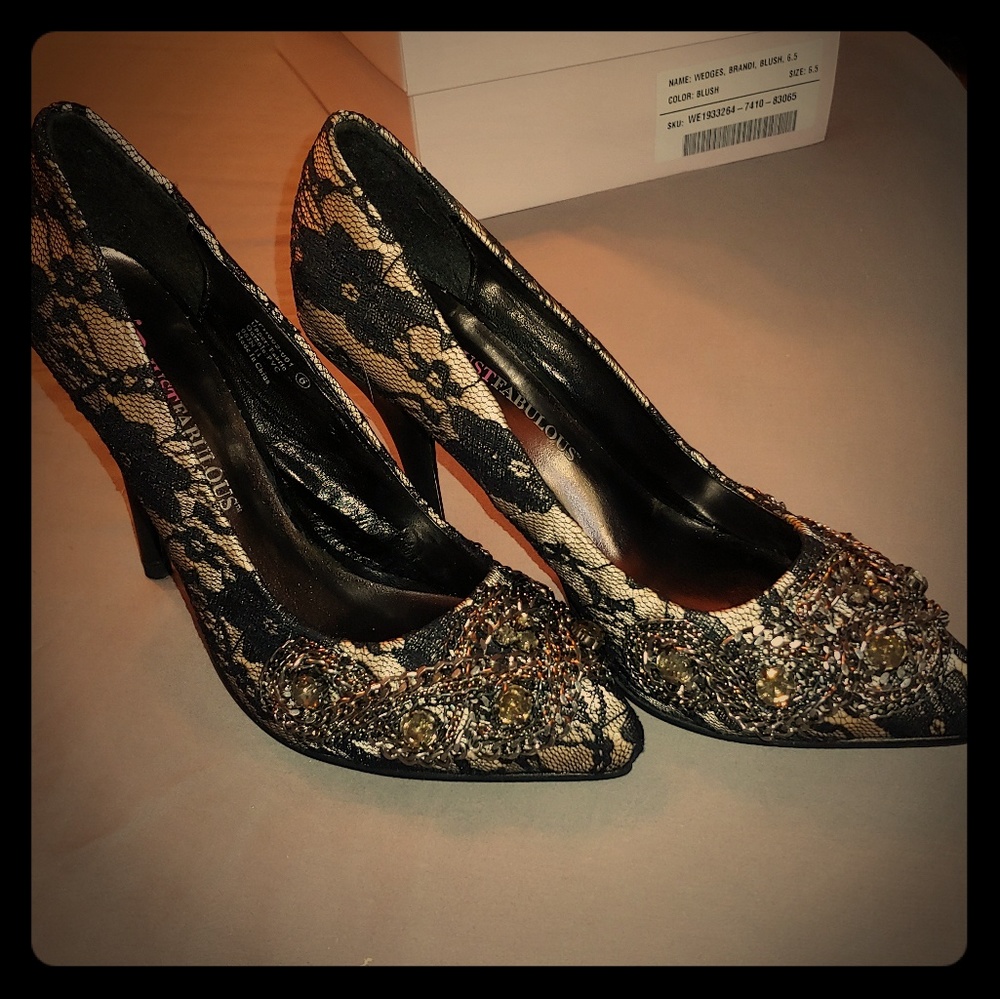 Beautiful lace mesh, decorated heel